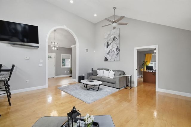 73 Meadowbrook Rd, Springfield, MA 01128