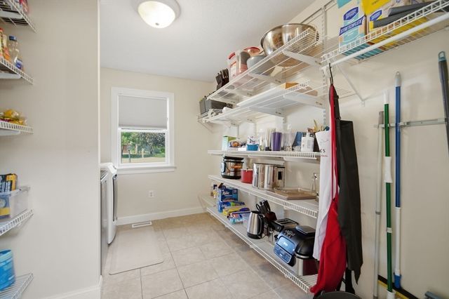 73 Meadowbrook Rd, Springfield, MA 01128