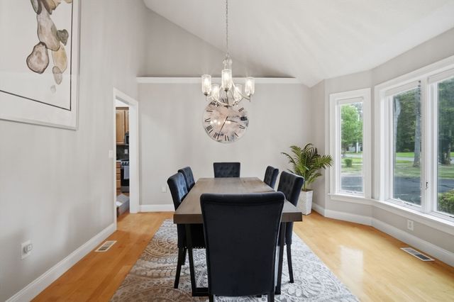 73 Meadowbrook Rd, Springfield, MA 01128