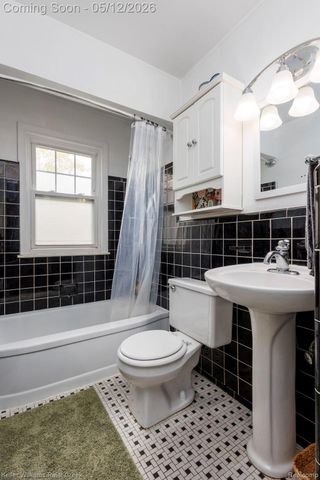 1440 Catalpa Drive, Berkley, MI 48072