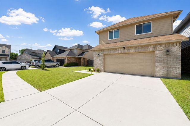 256 Natalie Drive, Grand Prairie, TX 75051