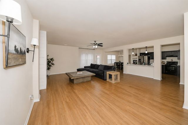 256 Natalie Drive, Grand Prairie, TX 75051