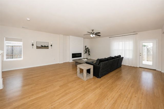 256 Natalie Drive, Grand Prairie, TX 75051