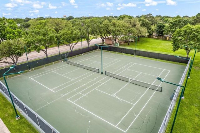 2827 Woodhall Court, League City, TX 77573