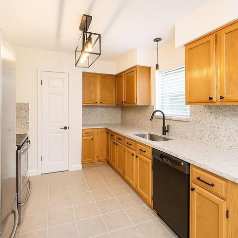 2827 Woodhall Court, League City, TX 77573