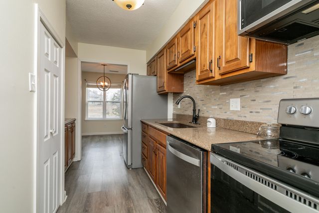 1992 N WATERFRONT DRIVE D, Columbia, MO 65202