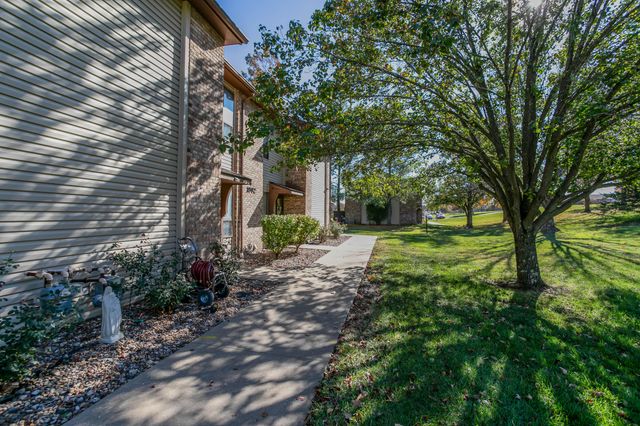 1992 N WATERFRONT DRIVE D, Columbia, MO 65202