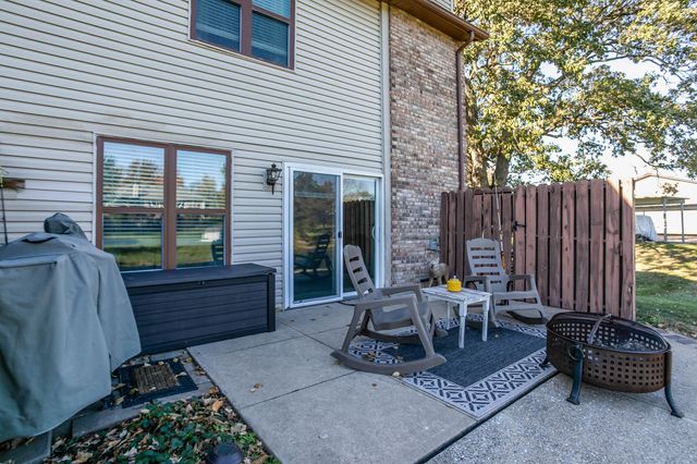 1992 N WATERFRONT DRIVE D, Columbia, MO 65202