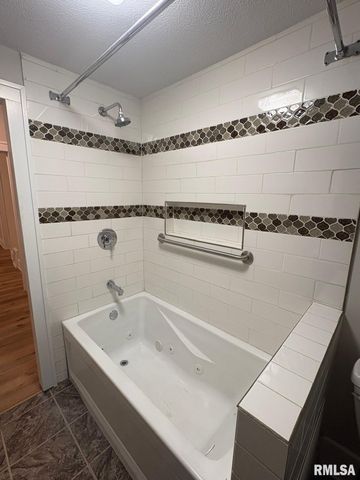 1728 S SPRING Street, Springfield, IL 62704