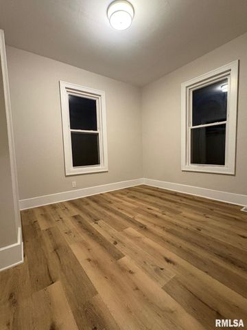 1728 S SPRING Street, Springfield, IL 62704