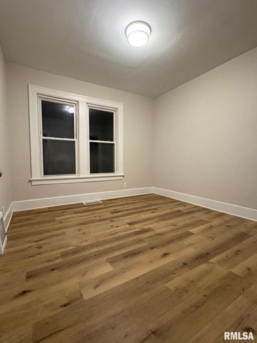 1728 S SPRING Street, Springfield, IL 62704