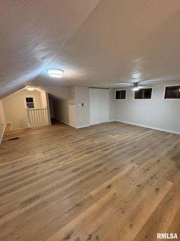 1728 S SPRING Street, Springfield, IL 62704