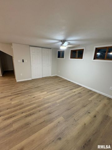 1728 S SPRING Street, Springfield, IL 62704