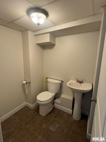 1728 S SPRING Street, Springfield, IL 62704