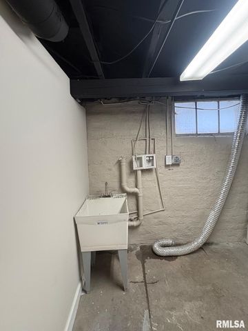 1728 S SPRING Street, Springfield, IL 62704