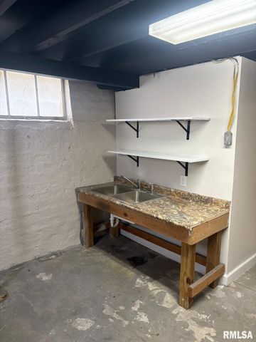 1728 S SPRING Street, Springfield, IL 62704