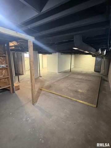 1728 S SPRING Street, Springfield, IL 62704