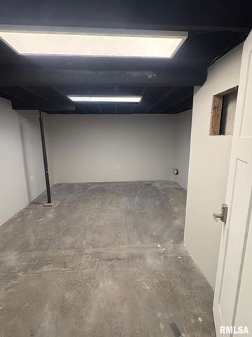 1728 S SPRING Street, Springfield, IL 62704