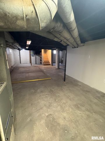 1728 S SPRING Street, Springfield, IL 62704