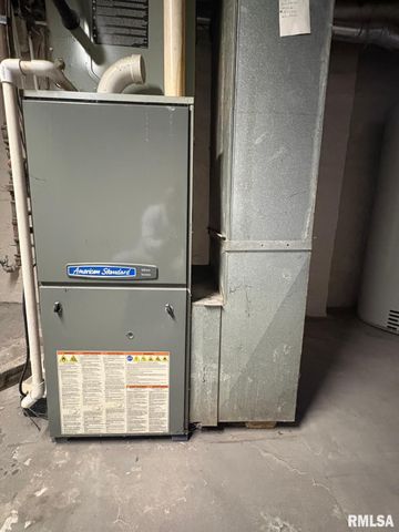 1728 S SPRING Street, Springfield, IL 62704