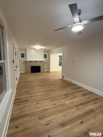 1728 S SPRING Street, Springfield, IL 62704