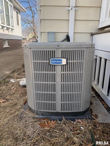 1728 S SPRING Street, Springfield, IL 62704