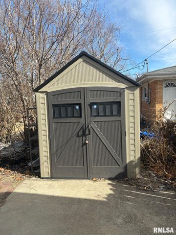 1728 S SPRING Street, Springfield, IL 62704