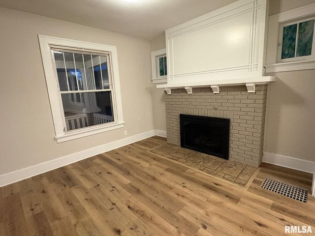 1728 S SPRING Street, Springfield, IL 62704