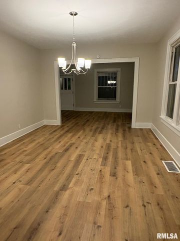 1728 S SPRING Street, Springfield, IL 62704