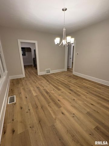 1728 S SPRING Street, Springfield, IL 62704