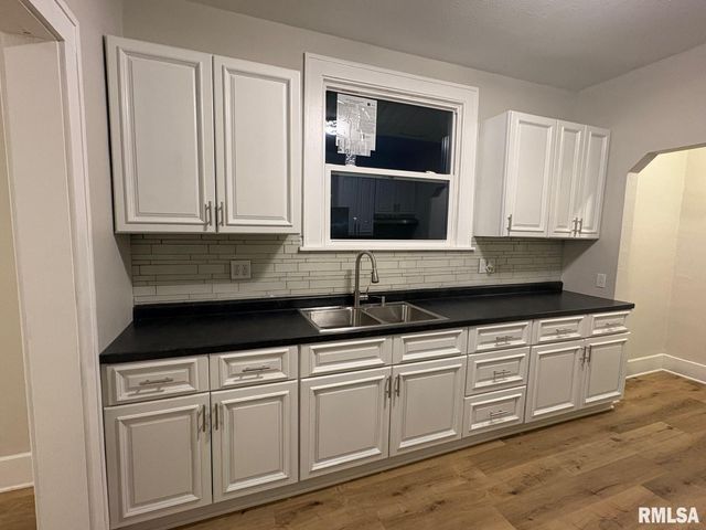 1728 S SPRING Street, Springfield, IL 62704