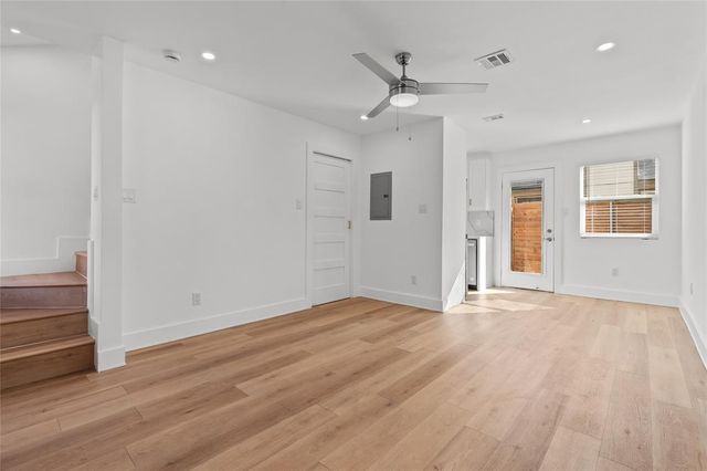 2706 Wheless LN 402, Austin, TX 78723