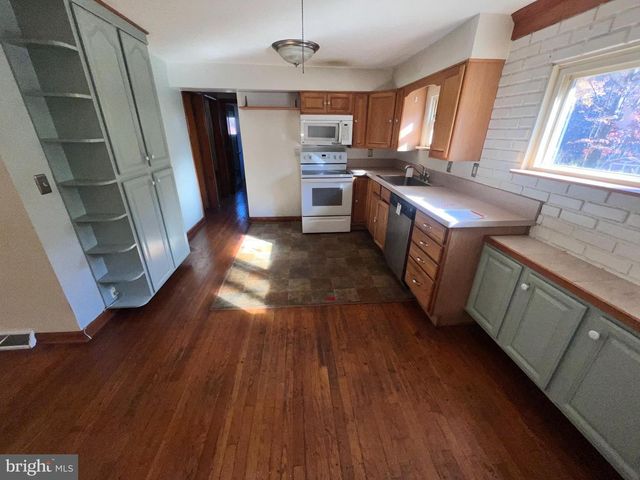 1074 BRADDOCK RD, Cumberland, MD 21502