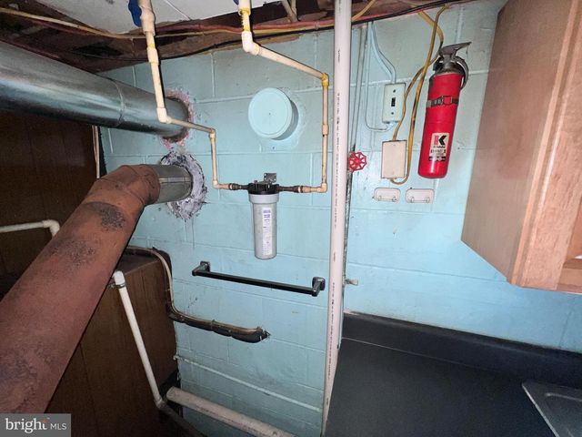 1074 BRADDOCK RD, Cumberland, MD 21502