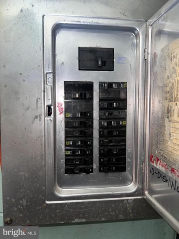 1074 BRADDOCK RD, Cumberland, MD 21502