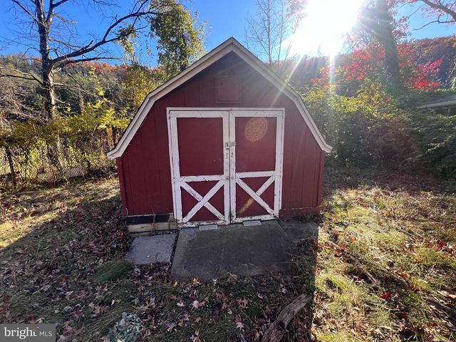 1074 BRADDOCK RD, Cumberland, MD 21502