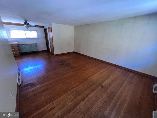 1074 BRADDOCK RD, Cumberland, MD 21502