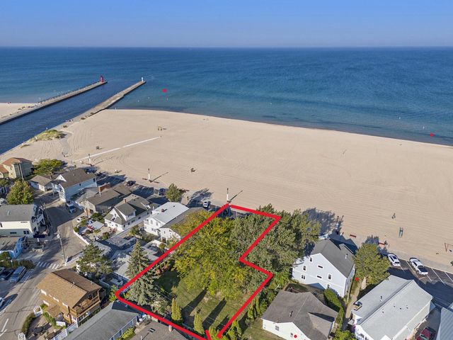 30 Lake Shore Drive, South Haven City, MI 49090