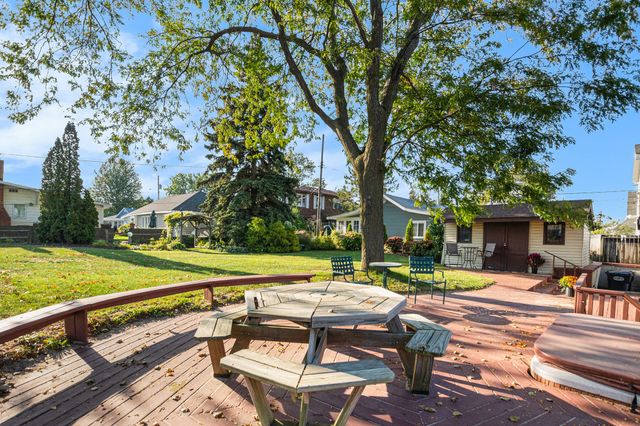 30 Lake Shore Drive, South Haven City, MI 49090