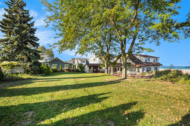 30 Lake Shore Drive, South Haven City, MI 49090