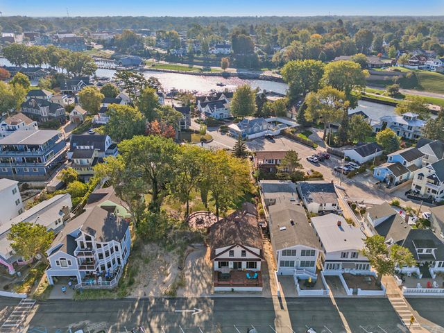 30 Lake Shore Drive, South Haven City, MI 49090