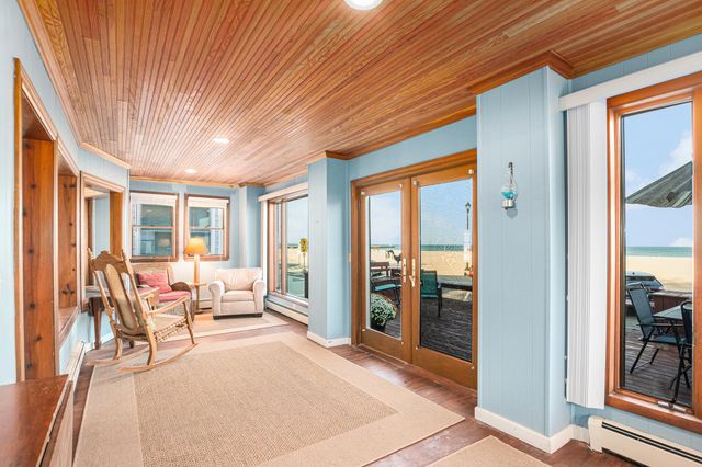 30 Lake Shore Drive, South Haven City, MI 49090