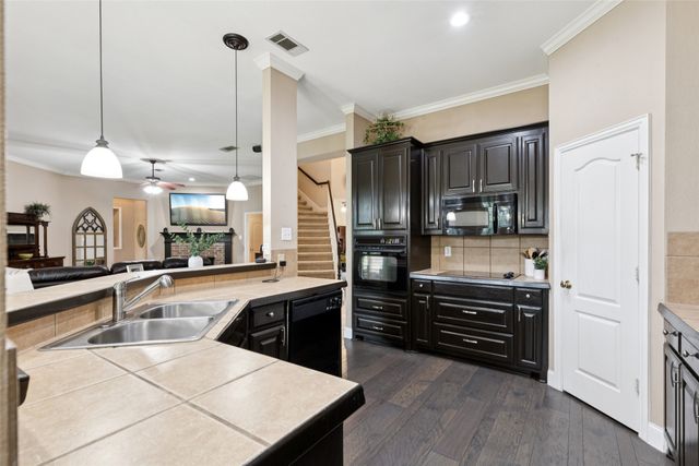 5516 Greenview Court, North Richland Hills, TX 76148