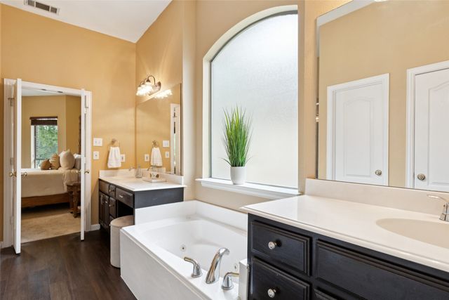 5516 Greenview Court, North Richland Hills, TX 76148