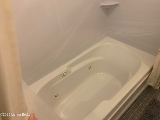 3031 Fordhaven Rd, Louisville, KY 40214