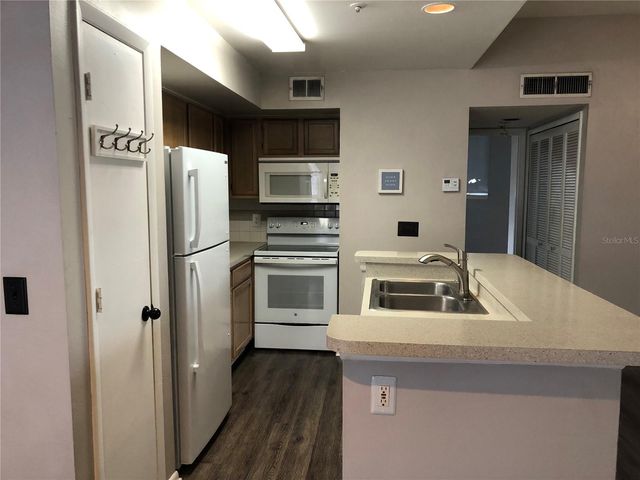 498 N PIN OAK PLACE 304, Longwood, FL 32779