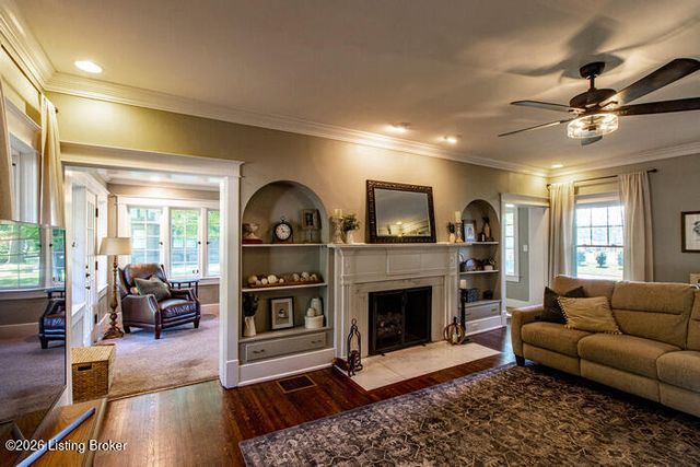 935 Cardinal Dr, Louisville, KY 40213