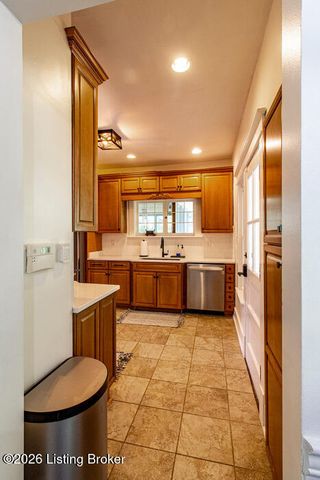 935 Cardinal Dr, Louisville, KY 40213