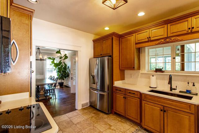 935 Cardinal Dr, Louisville, KY 40213