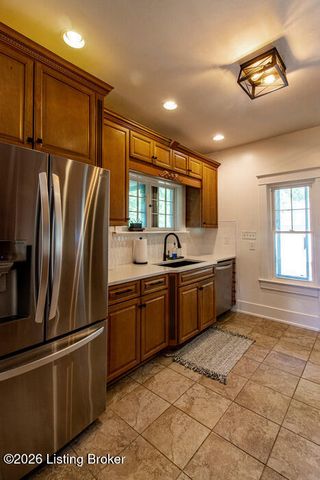 935 Cardinal Dr, Louisville, KY 40213